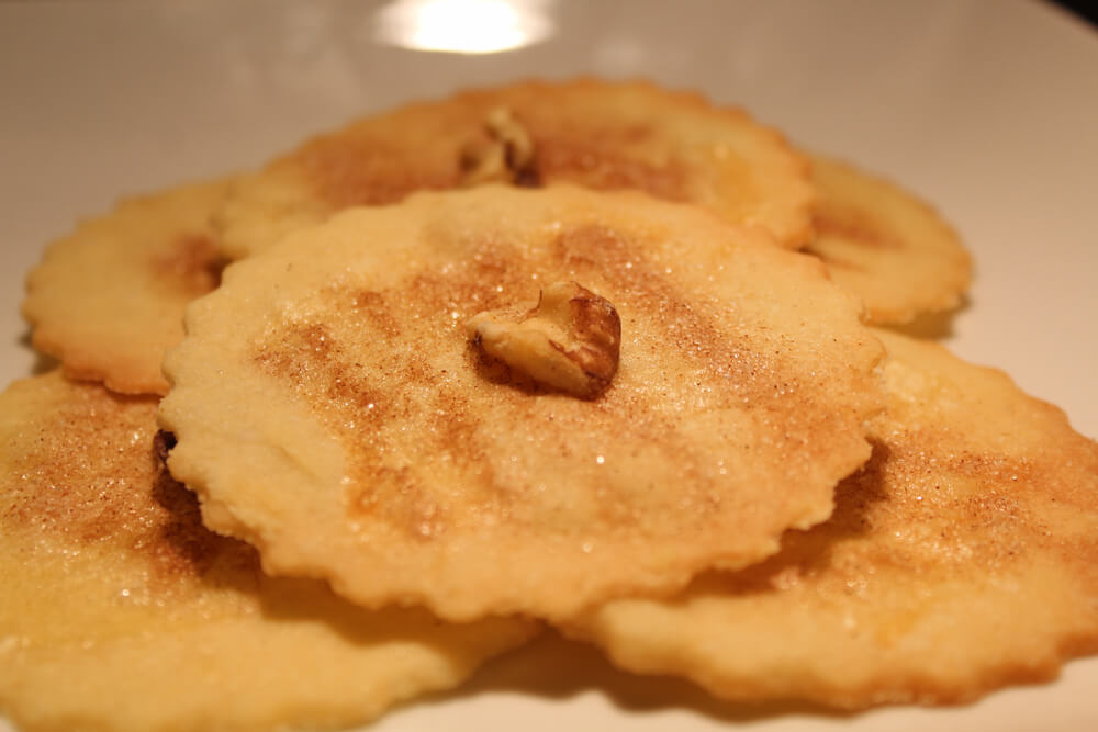 close up of pa dutch sand tart cookies